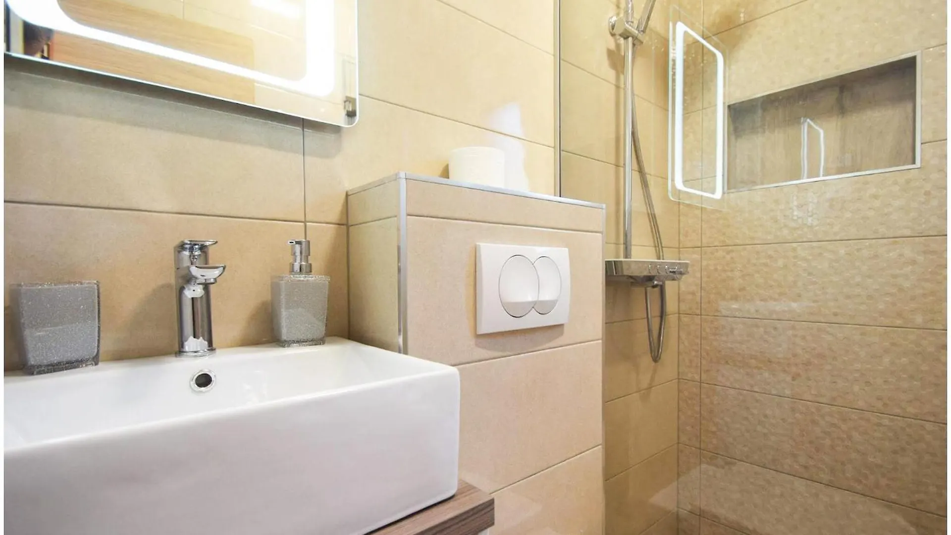 Gorgeous Apartment In Starigrad With Wifi  스타리그라드 파클레니차